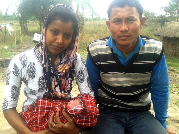Nurse Junmoni and Indeswar Kumbang holding the new born baby